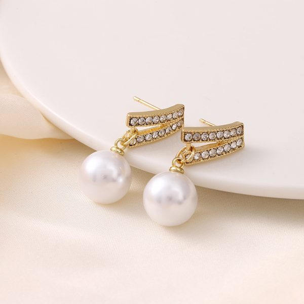 925 imitation silver needle new style pearl stud earrings French temperament Diamond-embedded earrings women's fashion all-match niche design earrings - 图片 4