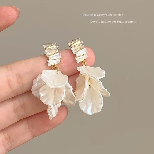 White Petal Pearl Earrings Light Luxury High-end Elegant All-match Earrings 2025 New Explosions Niche Earrings - 图片 7