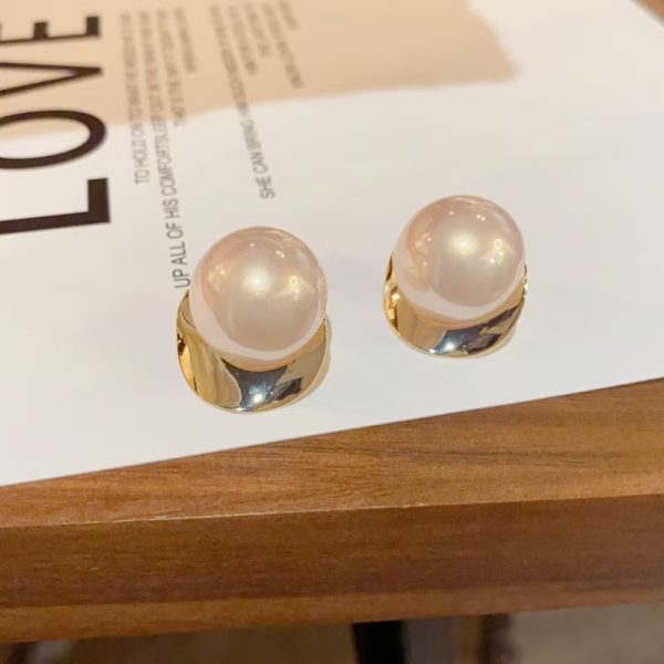 925 Silver Needle French Retro Style Large Pearl Earrings Women's Fashion Casual Earrings 2024 New Earrings Wholesale - 图片 7
