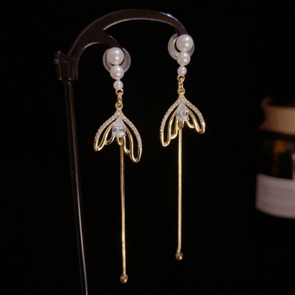 Spring New Elegant Pearl Zircon Fishtail Long Tassel Earrings Women's Fashion Sweet All-match Design Sense Earrings - 图片 4
