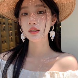 White Petal Pearl Earrings Light Luxury High-end Elegant All-match Earrings 2025 New Explosions Niche Earrings