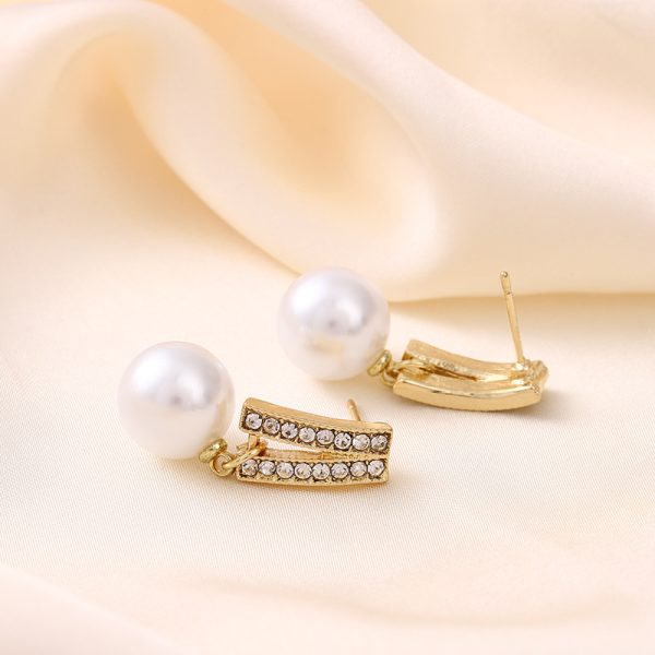 925 imitation silver needle new style pearl stud earrings French temperament Diamond-embedded earrings women's fashion all-match niche design earrings - 图片 3