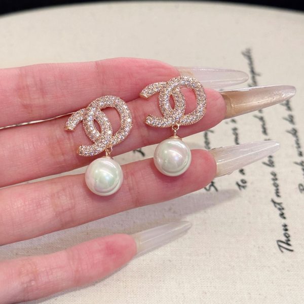 Small Fragrant Earrings S925 Silver Needle Classic Earrings Women's Accessories Light Luxury High-end Sense Small Fragrant Home Fashion Letter Earrings