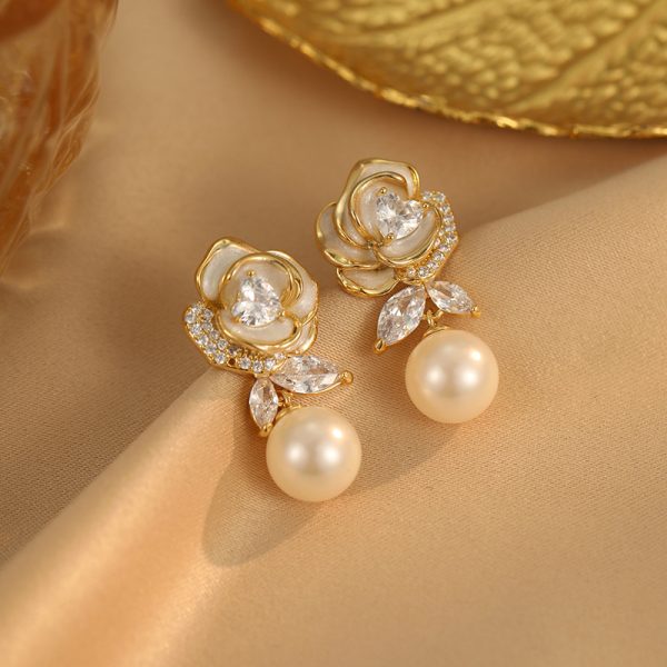 French Glaze Camellia Pearl Earrings S925 Silver Needle Advanced Sense Simple Fashion Ear Stud Elegant Sweet Earrings