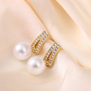 925 imitation silver needle new style pearl stud earrings French temperament Diamond-embedded earrings women's fashion all-match niche design earrings