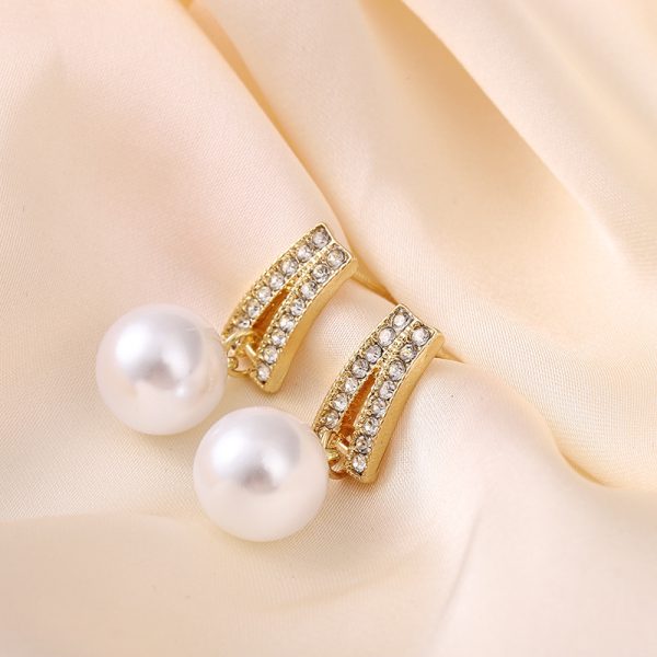 925 imitation silver needle new style pearl stud earrings French temperament Diamond-embedded earrings women's fashion all-match niche design earrings