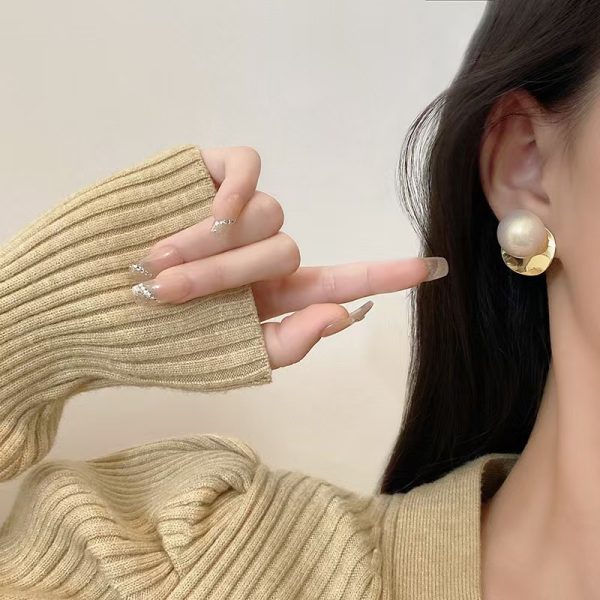 925 Silver Needle French Retro Style Large Pearl Earrings Women's Fashion Casual Earrings 2024 New Earrings Wholesale - 图片 3