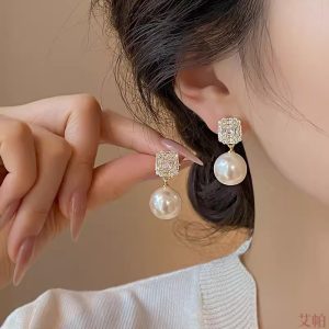 S925 Silver Needle Pearl High-grade Light Luxury Niche All-match Elegant Earrings Small Fragrant Earrings Yiwu New Jewelry Summer